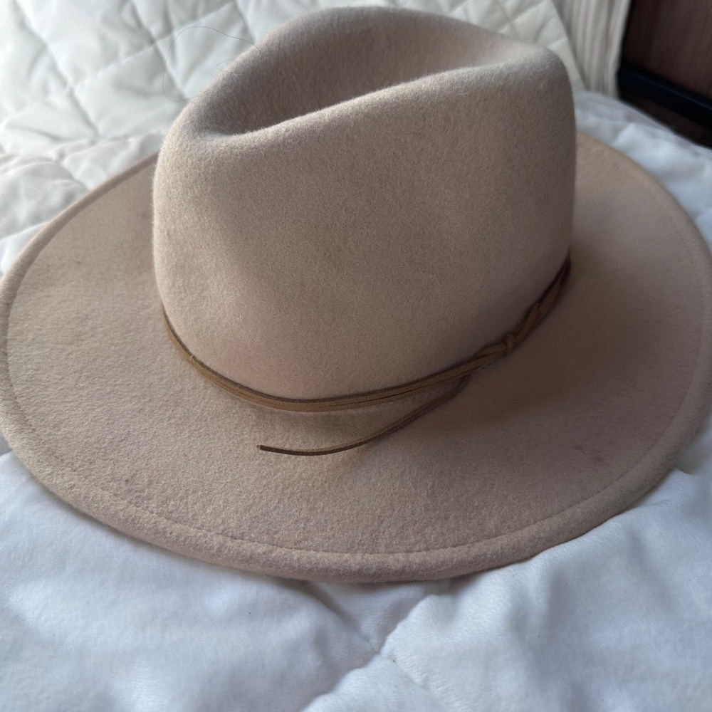 Abercrombie & Fitch Tan hat